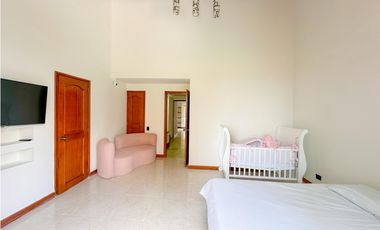 Exclusiva Casa de 3 Niveles en el Corazón de El Poblado