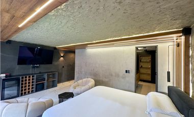 Exclusiva Casa de 3 Niveles en el Corazón de El Poblado