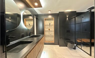 Exclusiva Casa de 3 Niveles en el Corazón de El Poblado