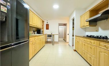 Exclusiva Casa de 3 Niveles en el Corazón de El Poblado