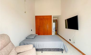 Exclusiva Casa de 3 Niveles en el Corazón de El Poblado