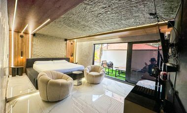 Exclusiva Casa de 3 Niveles en el Corazón de El Poblado