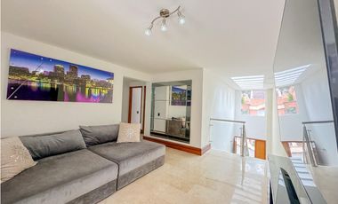 Exclusiva Casa de 3 Niveles en el Corazón de El Poblado