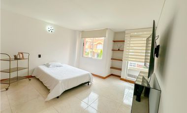 Exclusiva Casa de 3 Niveles en el Corazón de El Poblado