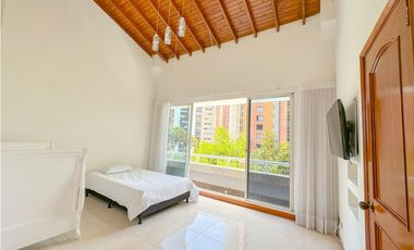 Exclusiva Casa de 3 Niveles en el Corazón de El Poblado
