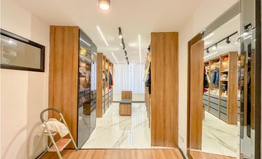 Exclusiva Casa de 3 Niveles en el Corazón de El Poblado