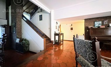 Venta Casa de 3 dormitorios con garage y fondo libre. Temperley Este.