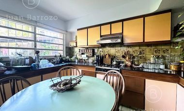 Venta Casa de 3 dormitorios con garage y fondo libre. Temperley Este.