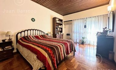 Venta Casa de 3 dormitorios con garage y fondo libre. Temperley Este.