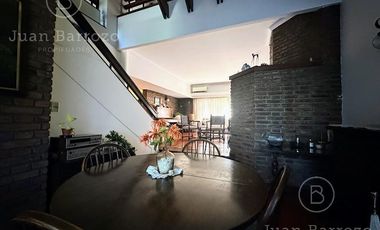 Venta Casa de 3 dormitorios con garage y fondo libre. Temperley Este.