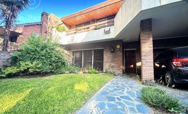 Venta Casa de 3 dormitorios con garage y fondo libre. Temperley Este.
