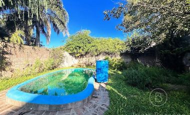 Venta Casa de 3 dormitorios con garage y fondo libre. Temperley Este.