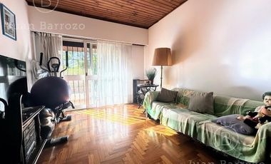 Venta Casa de 3 dormitorios con garage y fondo libre. Temperley Este.
