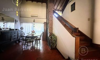 Venta Casa de 3 dormitorios con garage y fondo libre. Temperley Este.