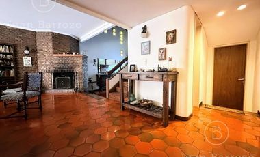 Venta Casa de 3 dormitorios con garage y fondo libre. Temperley Este.