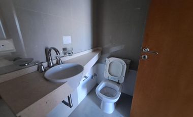 Departamento piso de tres ambientes a la venta en Quilmes