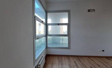Departamento piso de tres ambientes a la venta en Quilmes