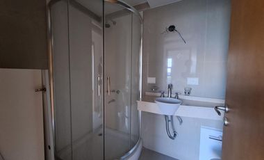 Departamento piso de tres ambientes a la venta en Quilmes