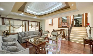 Venta de Casa Estilo Neoclásica El Poblado