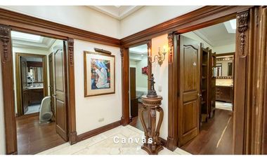 Venta de Casa Estilo Neoclásica El Poblado