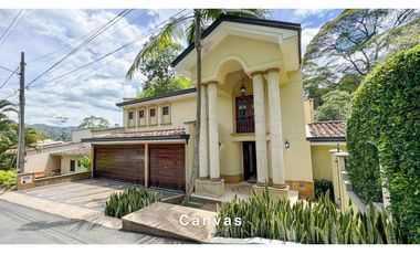 Venta de Casa Estilo Neoclásica El Poblado