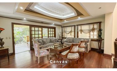 Venta de Casa Estilo Neoclásica El Poblado