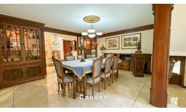 Venta de Casa Estilo Neoclásica El Poblado