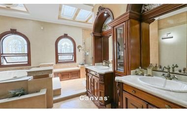 Venta de Casa Estilo Neoclásica El Poblado
