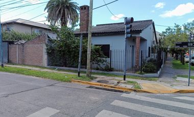 Casa en PH totalmente independiente en  esquina todo en una