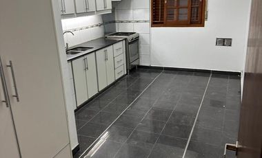 Casa en  ALQUILER en calle 12 esquina 77