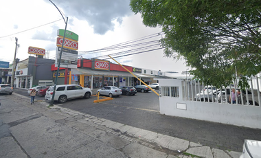 Local en renta en plaza comercial sobre Av Lázaro Cárdenas