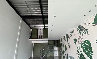 Local en renta en plaza comercial sobre Av Lázaro Cárdenas