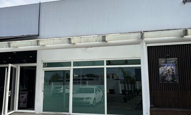 Local en renta en plaza comercial sobre Av Lázaro Cárdenas