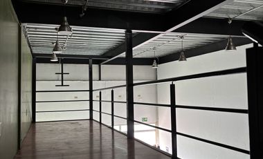 Local en renta en plaza comercial sobre Av Lázaro Cárdenas