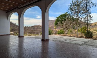 CASA DE CAMPO EN VENTA EN HACIENDA SANTA LUCIA