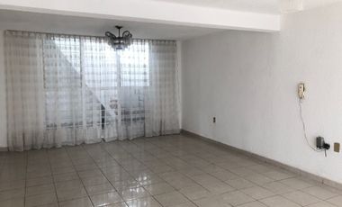 Casa en renta en Cumbres del Valle Tlalnepantla