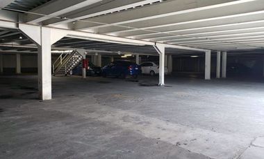 Plaza comercial con ubicación de lujo en esquina