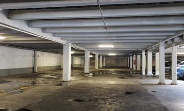 Plaza comercial con ubicación de lujo en esquina
