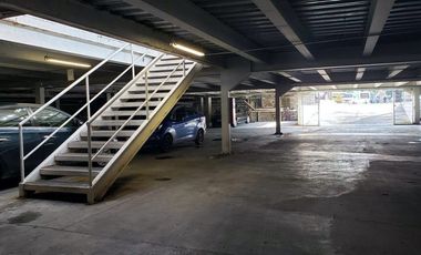 Plaza comercial con ubicación de lujo en esquina