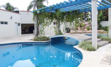Condominio de 5 casas a media cuadra de la  Avenida San Diego
