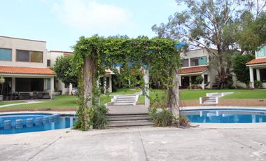 Condominio de 5 casas a media cuadra de la  Avenida San Diego