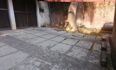 Arbolado con casa para remodelar