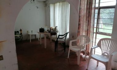 Arbolado con casa para remodelar
