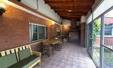 CASA VENTA 3AMB PARQUE COCHERA QUINCHO
