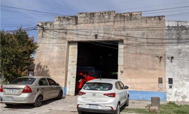 Vende Galpón 300 Mts2 cubiertos