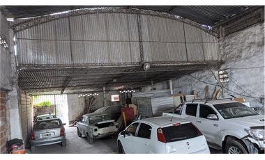 Vende Galpón 300 Mts2 cubiertos