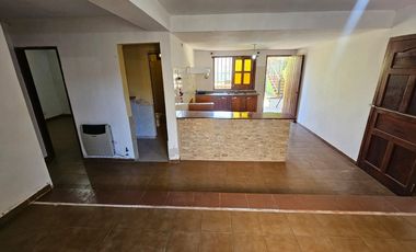 VENTA CASA 4 DORM EN VILLA ADELA ZONA SUR