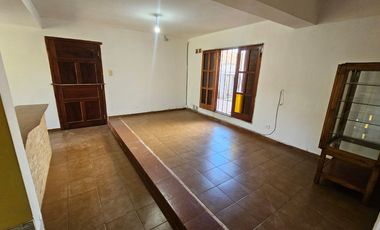 VENTA CASA 4 DORM EN VILLA ADELA ZONA SUR