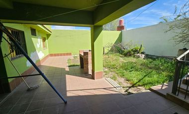 VENTA CASA 4 DORM EN VILLA ADELA ZONA SUR