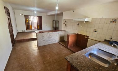VENTA CASA 4 DORM EN VILLA ADELA ZONA SUR